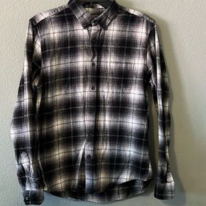 Men’s medium long sleeve button up